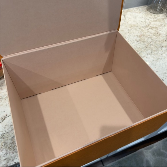 Large Louis Vuitton Box - Picture 7 of 7